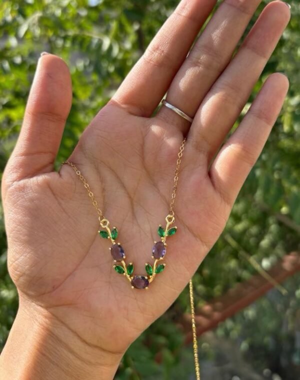 Tulip neck piece
